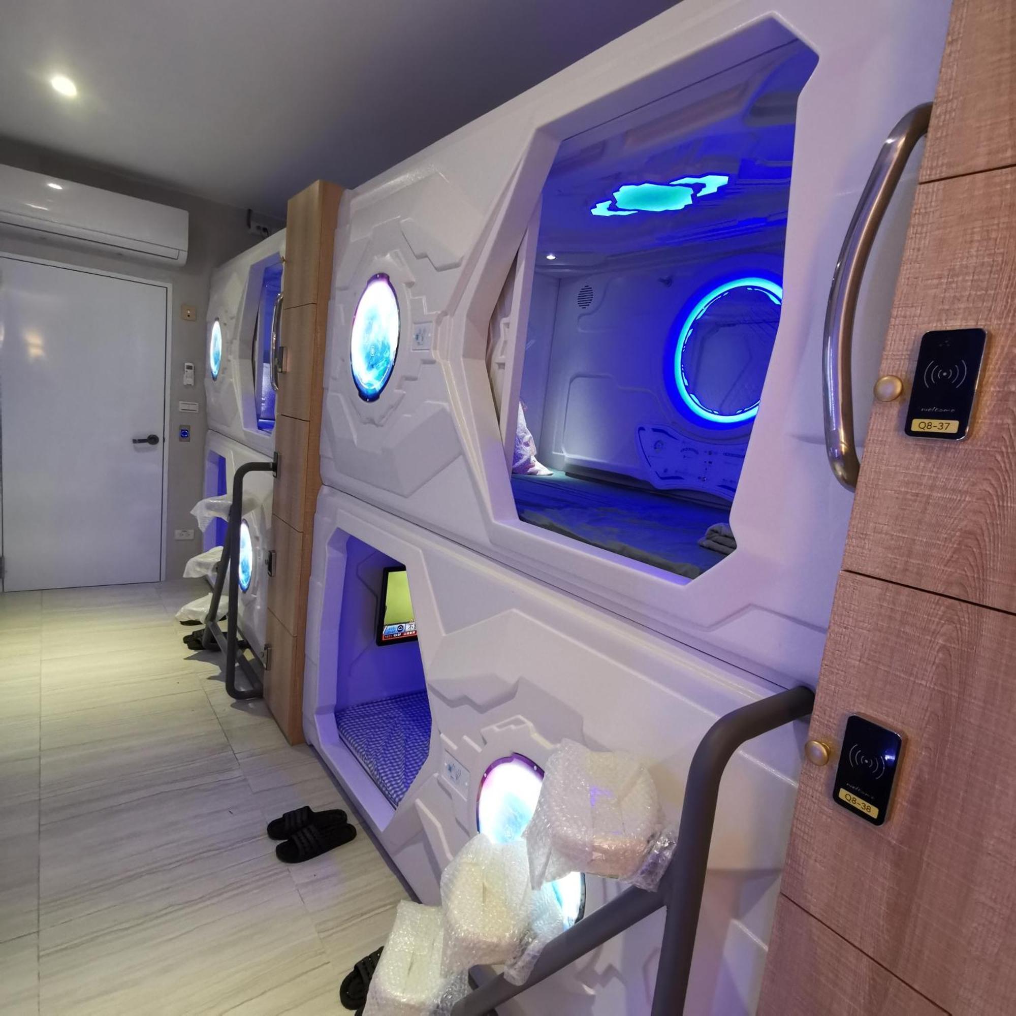 橙舍太空艙 Tw Capsule Hostel Тайпей Екстериор снимка